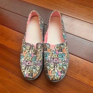 NBW Bobs sketchers size 5 shoes